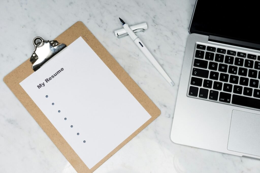 how to write a resume using AI